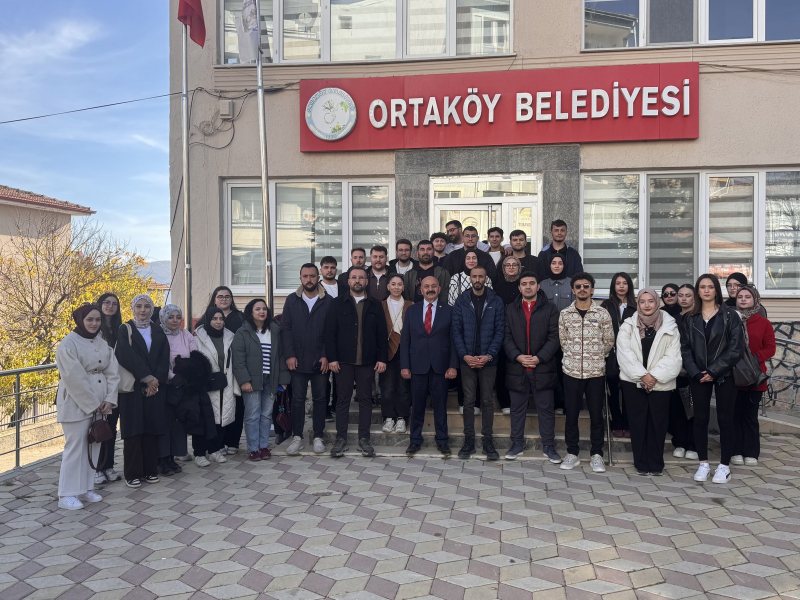 ÜNİVERSİTELİ GENÇLER ORTAKÖY’Ü GEZDİ